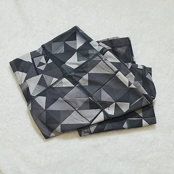 Nike Pants - Nike Dri-fit Grey Geometric Cropped Leggings